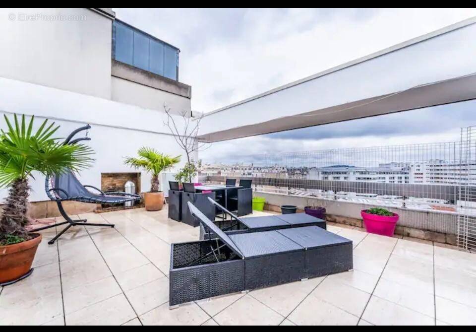 Appartement à PARIS-16E