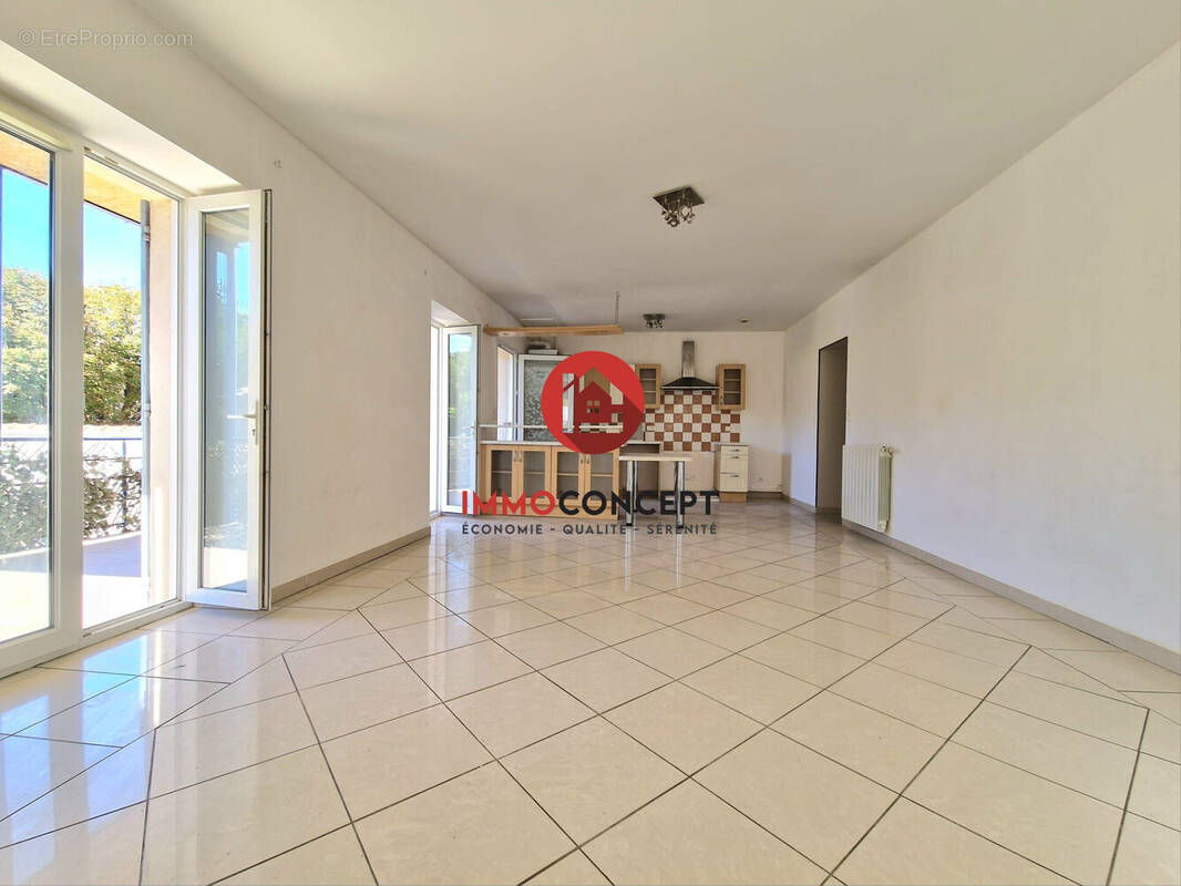 Appartement à BAGNOLS-SUR-CEZE