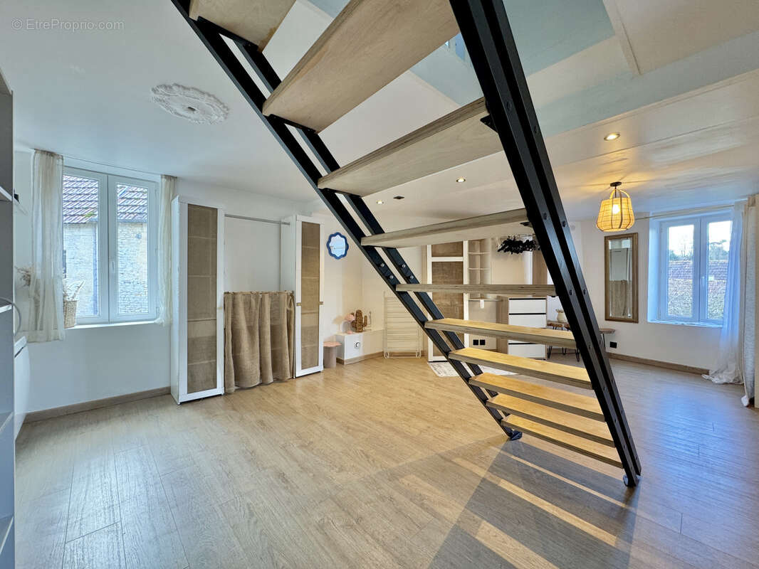 Maison à FONTAINE-HENRY