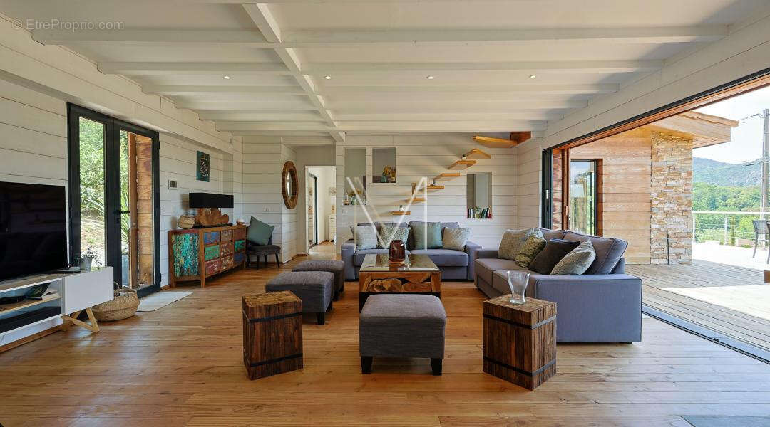 Maison à PLAN-DE-LA-TOUR