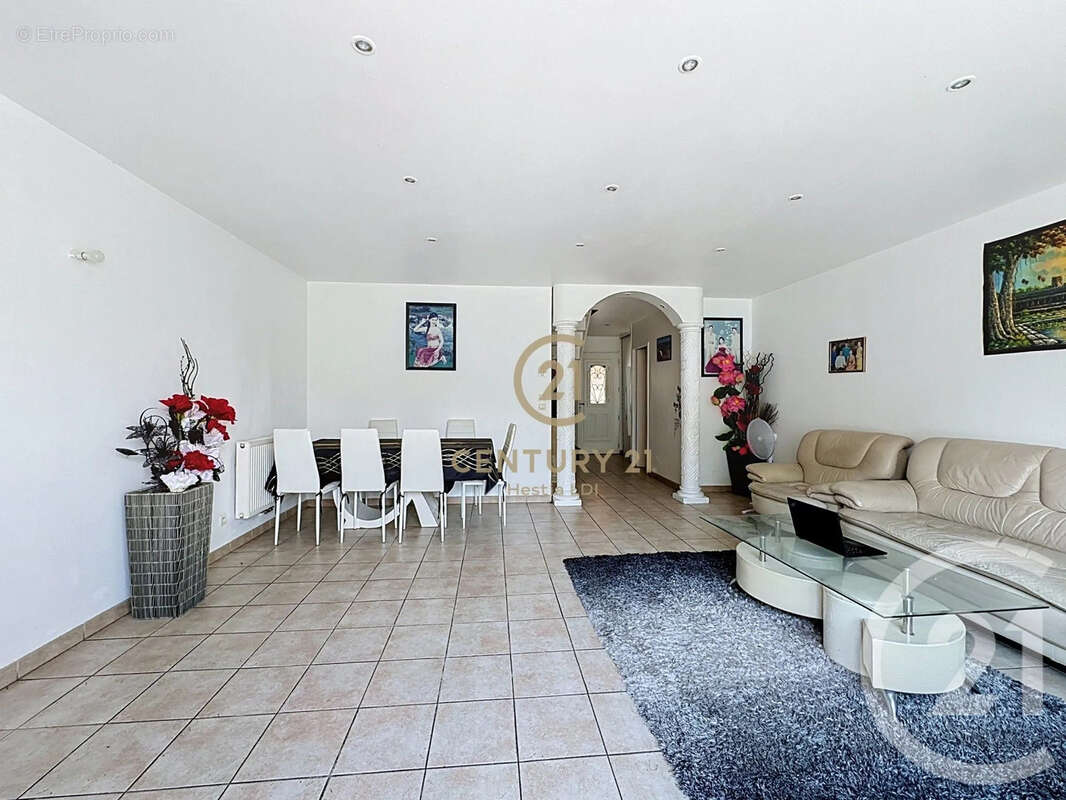 Maison 117 m² à Givors  - photo 3