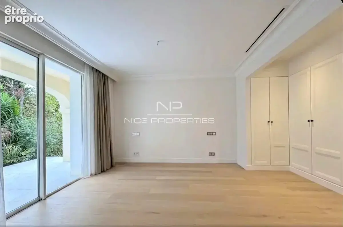 Roquebrune Cap Martin, Villa rénovée avec piscine et vue mer, dans cadre privilégié - photo 13