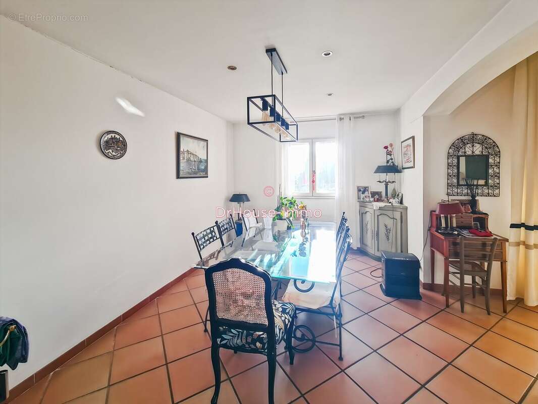 Maison à AIGUINES