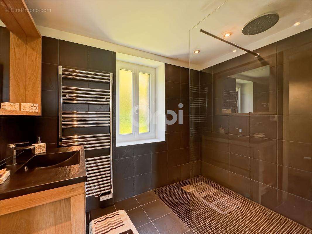 Élégante propriété de charme – 127 m² habitables sur un parc clos de 2 898 m² - photo 10