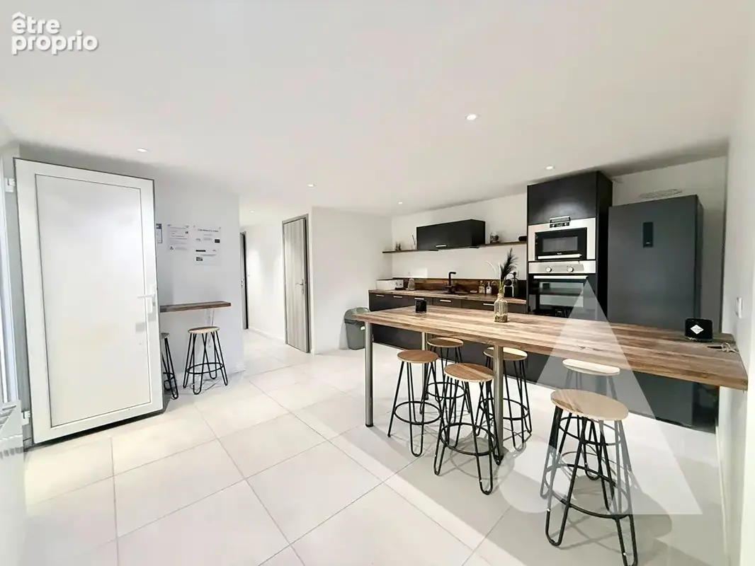 Entrepôt 357 m² avec 51 m² de bureau - photo 3