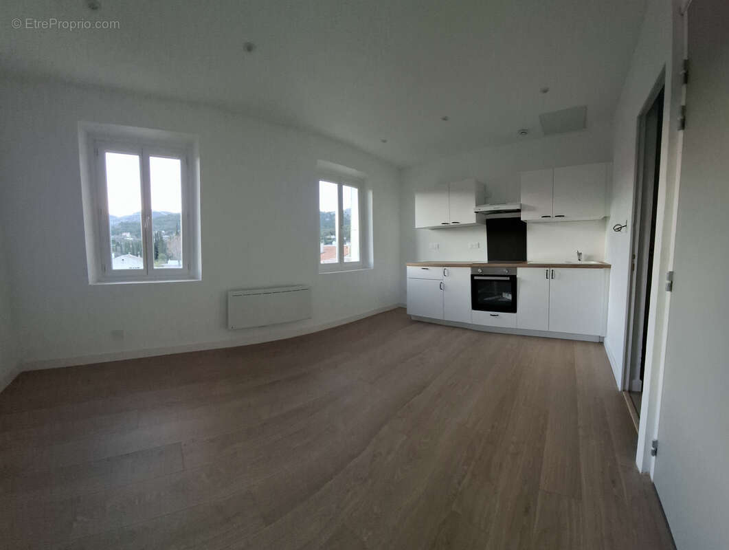 Appartement à ROQUEVAIRE