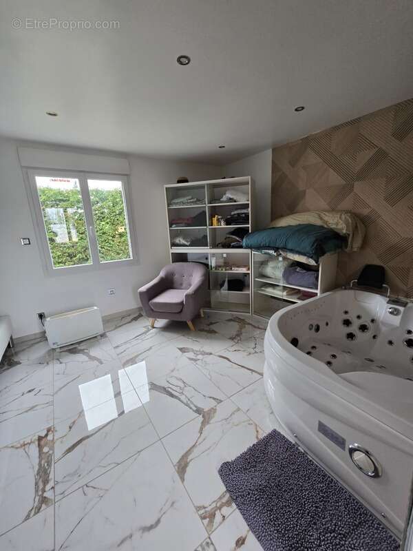 Maison à vendre 5 pièces SAINT MARTIN DE FRAIGNEAU (85) - photo 3