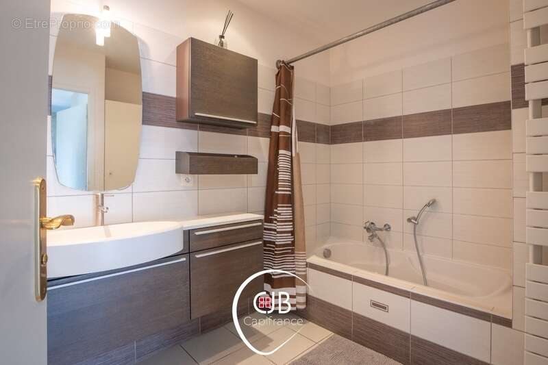 La Roche Sur Foron (74800): Appartement 3 pièces, 1 balcon, 2 terrasses et garage - photo 24