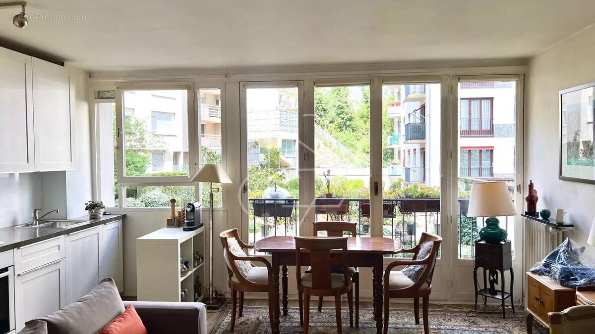 Appartement à PARIS-15E