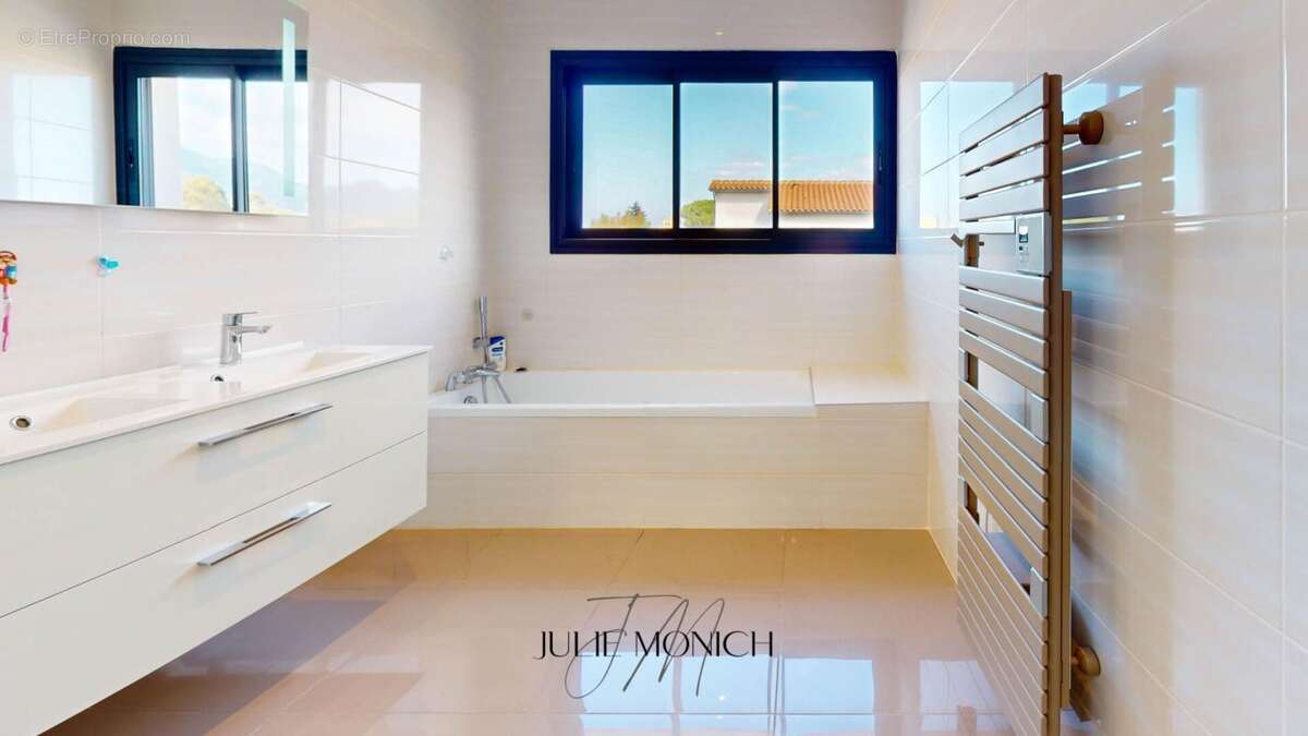 Maison à SAINT-GENIS-DES-FONTAINES