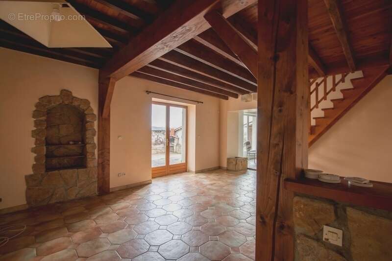 Dpt Rhône (69), à vendre AVEIZE,  Ferme, 4 chambres et nombreuses dépendances - photo 3