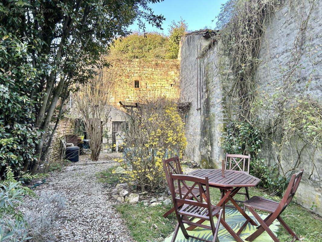 Appartement à SAUZE-VAUSSAIS
