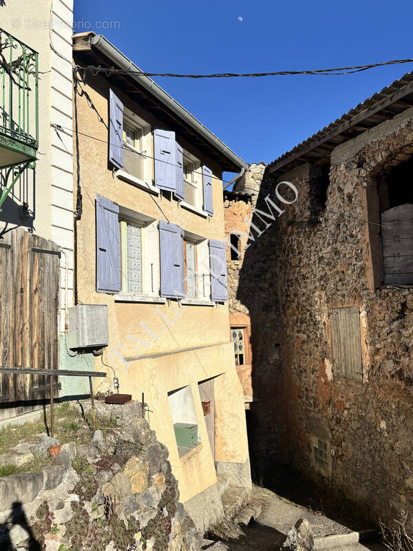 Maison à BAYONS