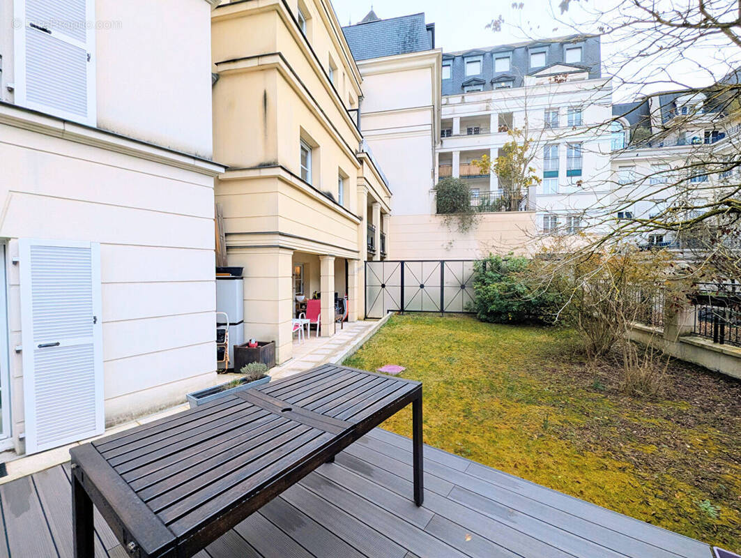 Appartement à LE PLESSIS-ROBINSON