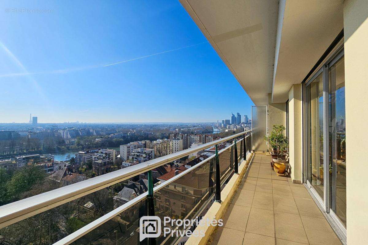 Appartement à COURBEVOIE