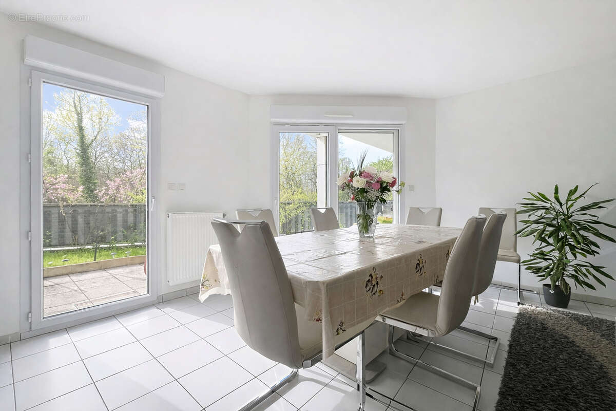 Appartement à BONNE