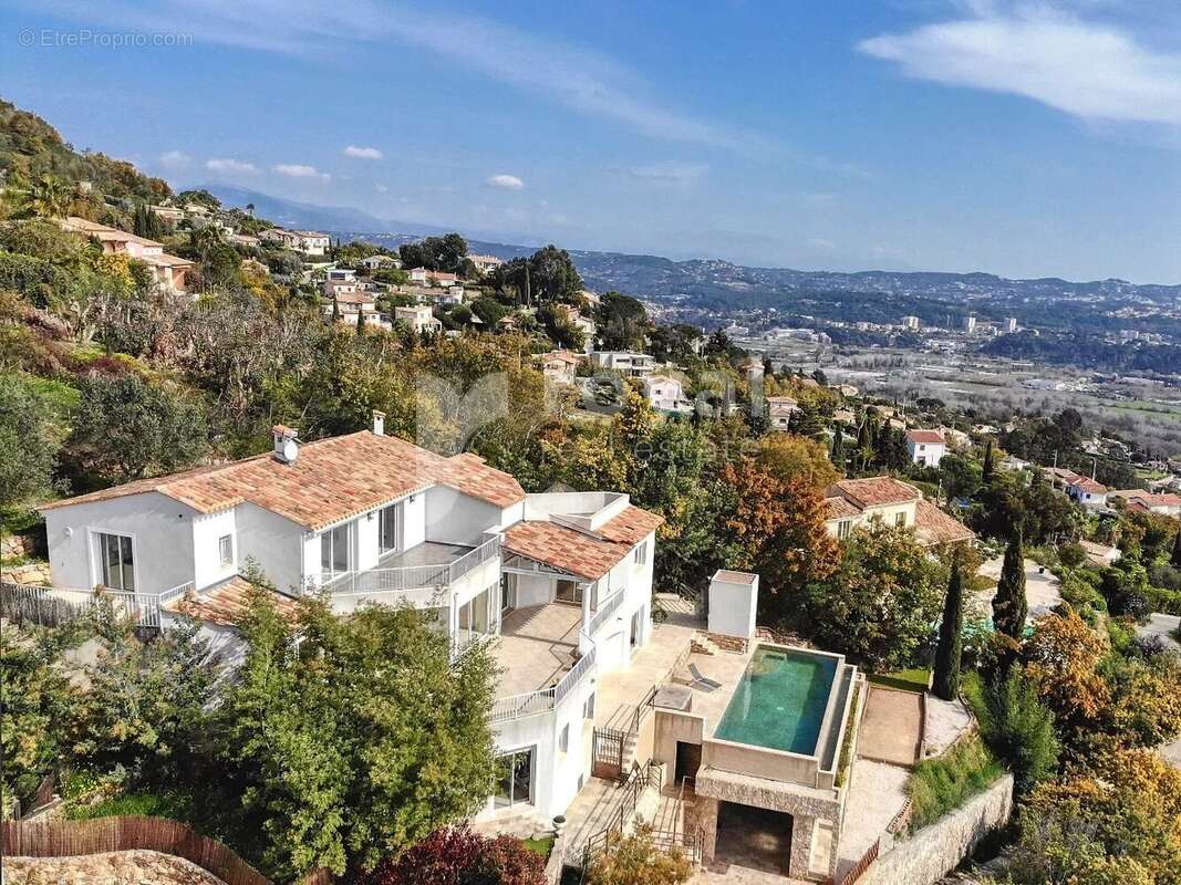 Maison à MANDELIEU-LA-NAPOULE