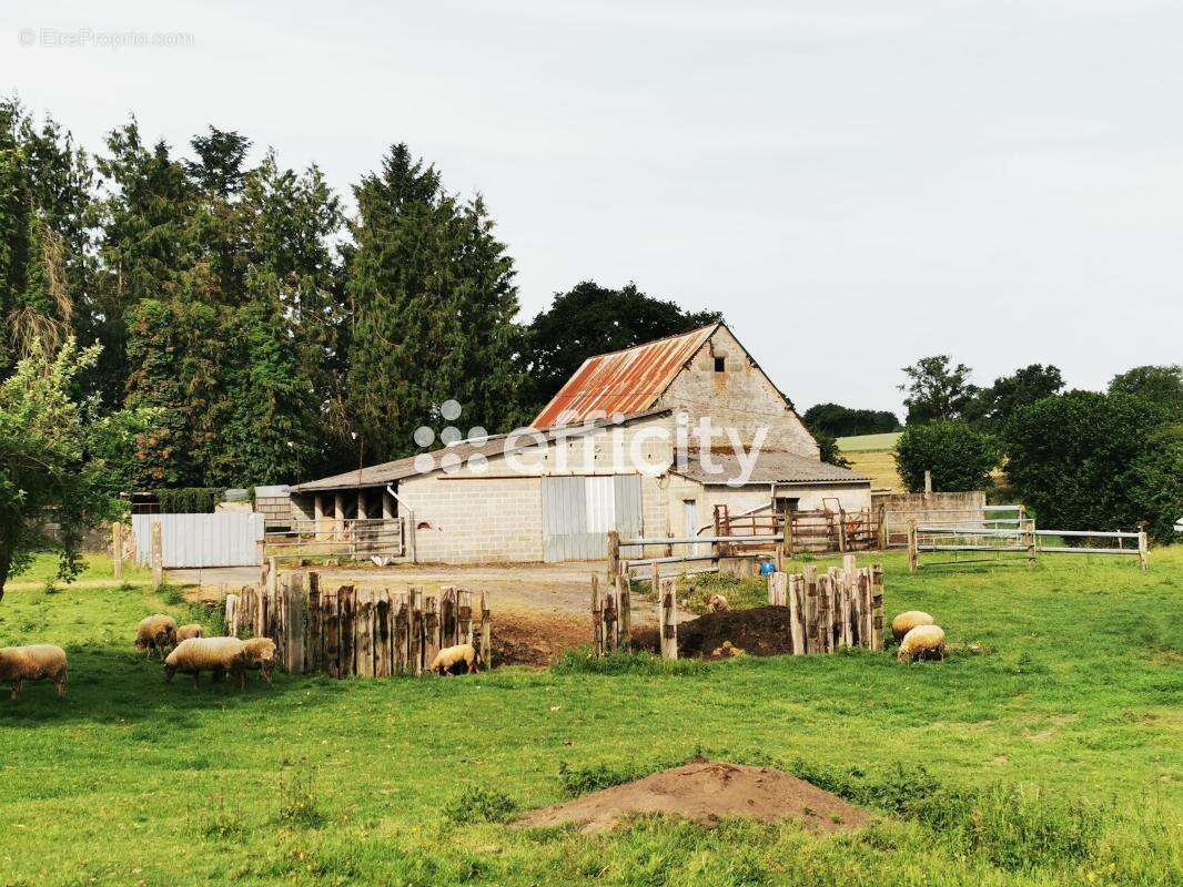 Maison à SAINT-SEVER-CALVADOS