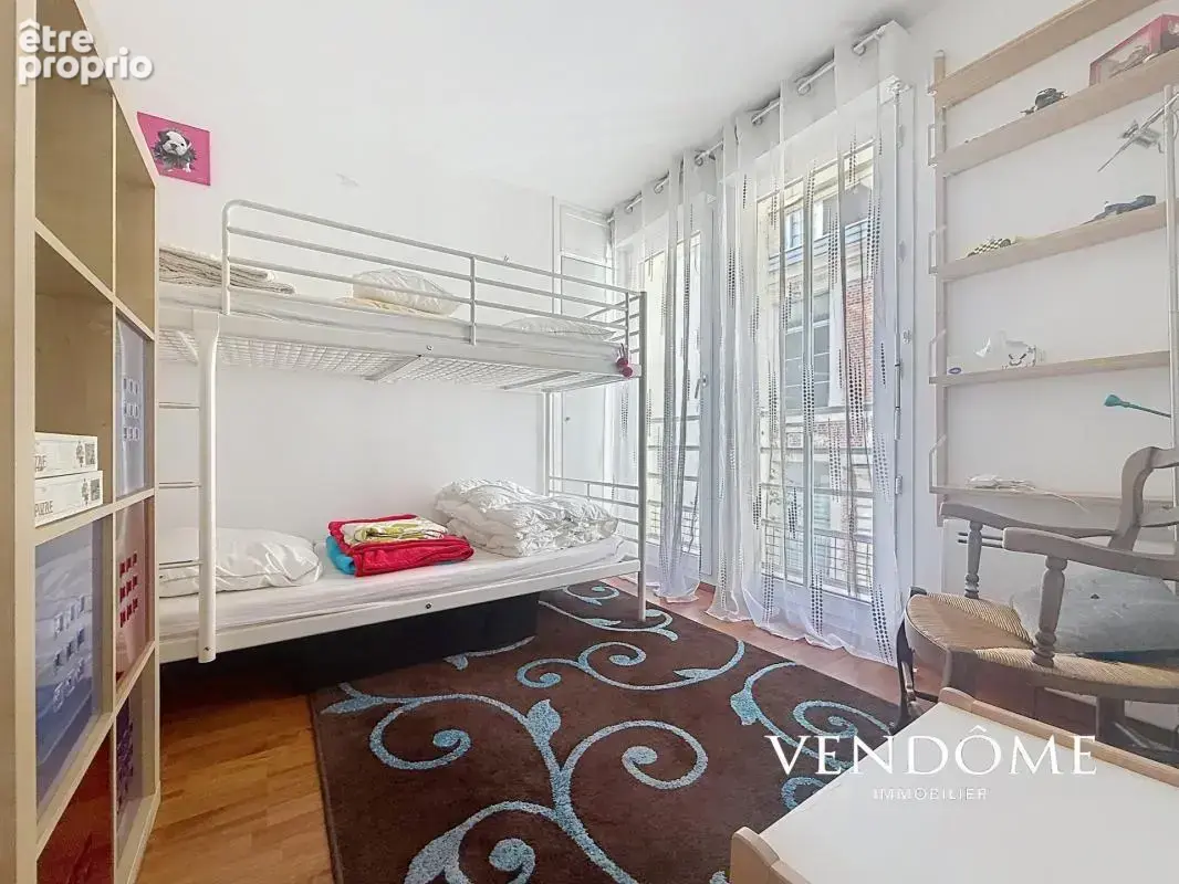 Lille, RUE ROYALE - Appartement 120 m² - 2 Chambres - Parking - photo 9