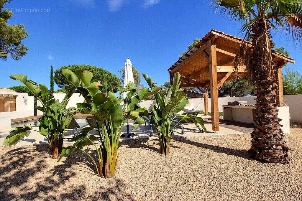 Maison à ROQUEBRUNE-SUR-ARGENS