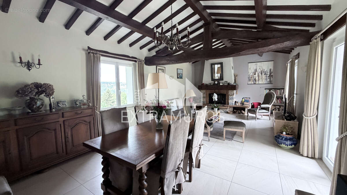 Maison à FLEURIEUX-SUR-L'ARBRESLE