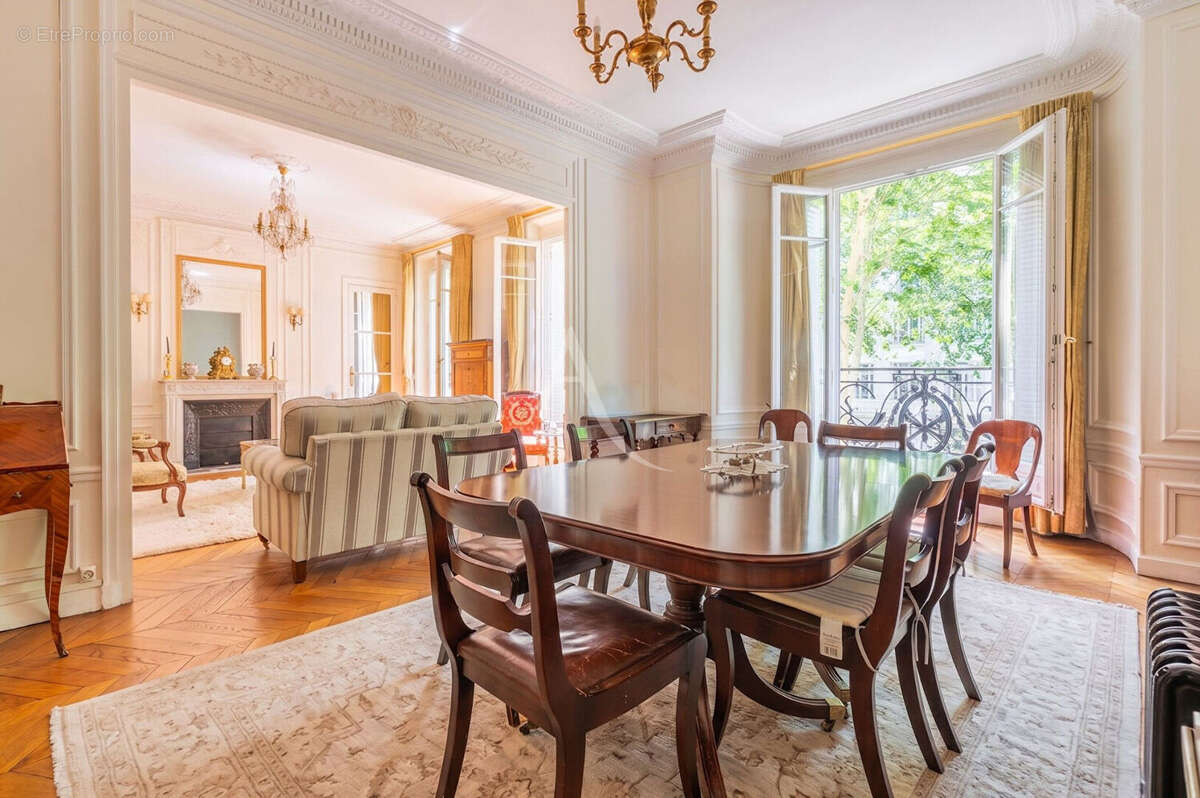Appartement à PARIS-7E