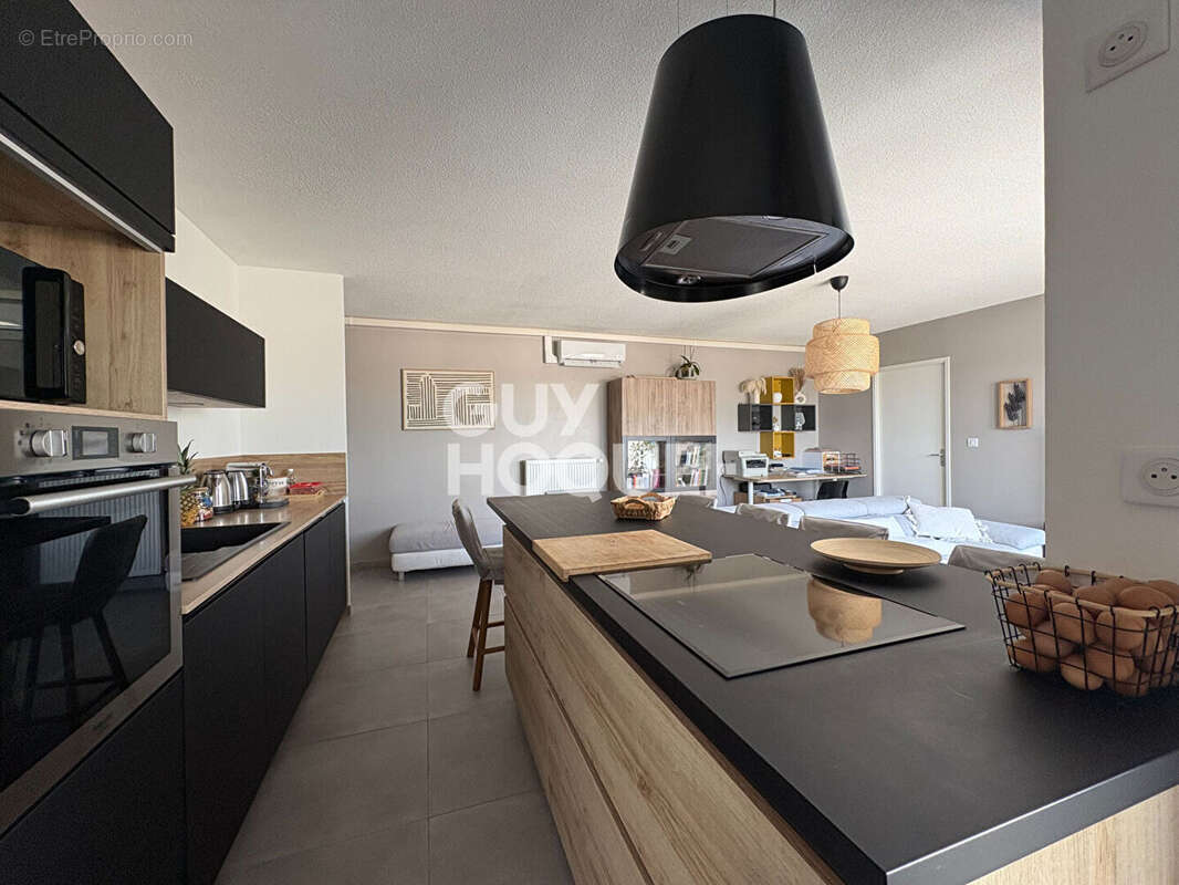 Dernier étage : T5 récent de 97 m² avec terrasse, climatisation et 2 garages - photo 7