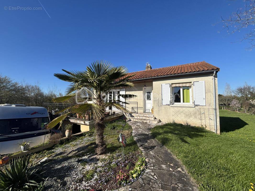 Maison à VERNOUX-EN-GATINE