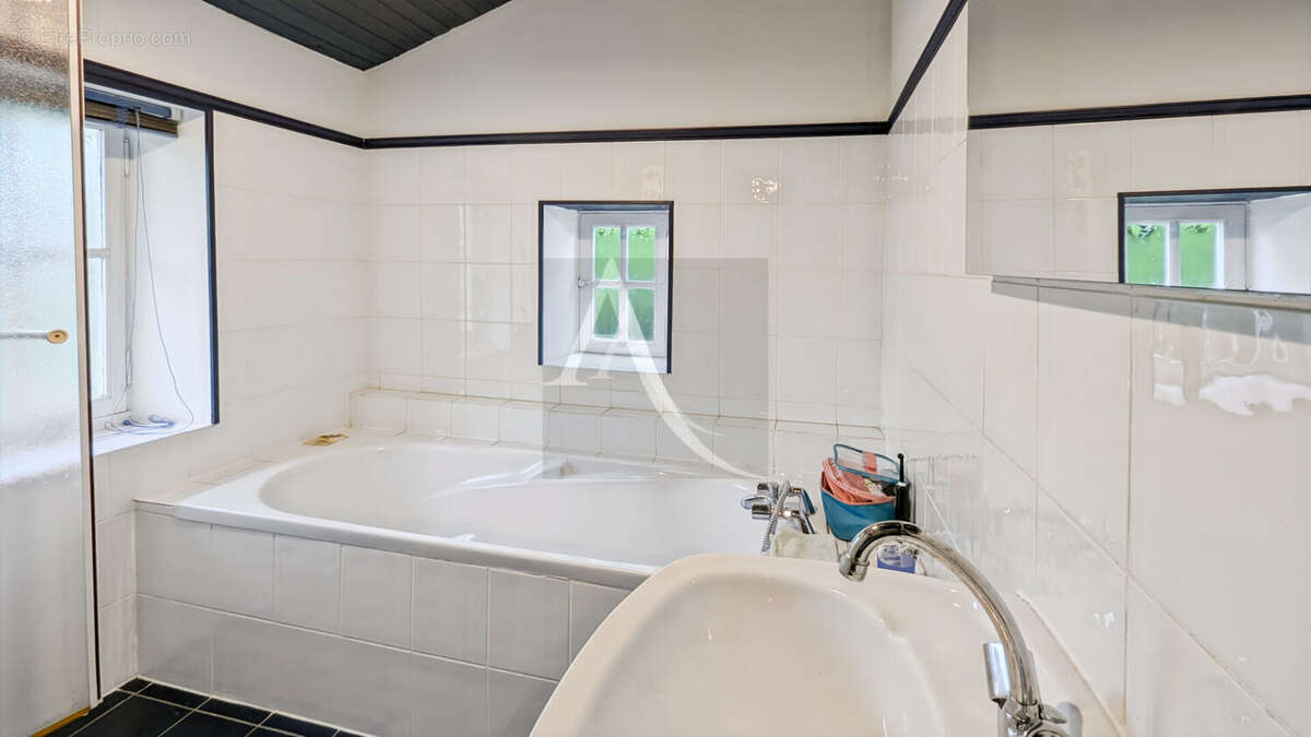 Maison à BLANQUEFORT-SUR-BRIOLANCE