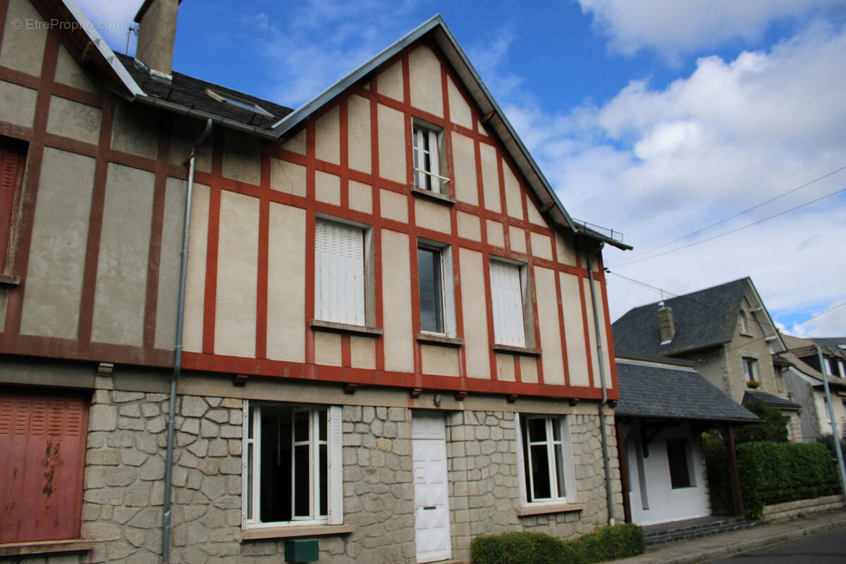 Maison à RIOM-ES-MONTAGNES
