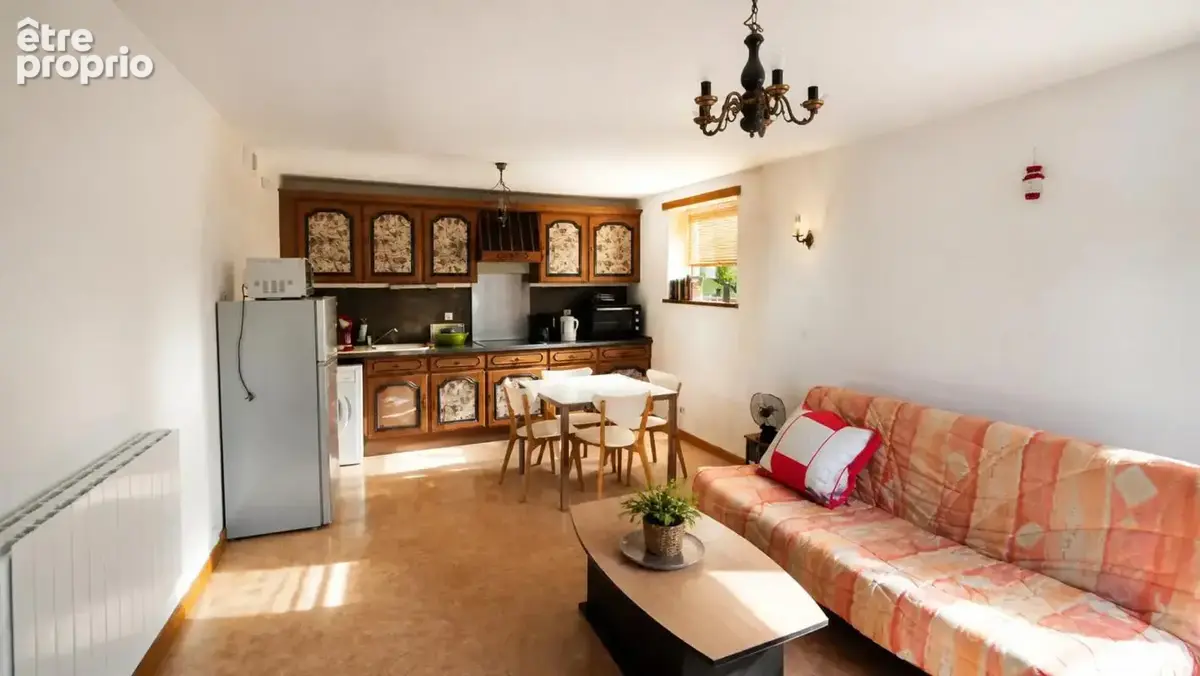 Maison de 8 pièces de 180 m² divisée en 4 appartements - photo 4