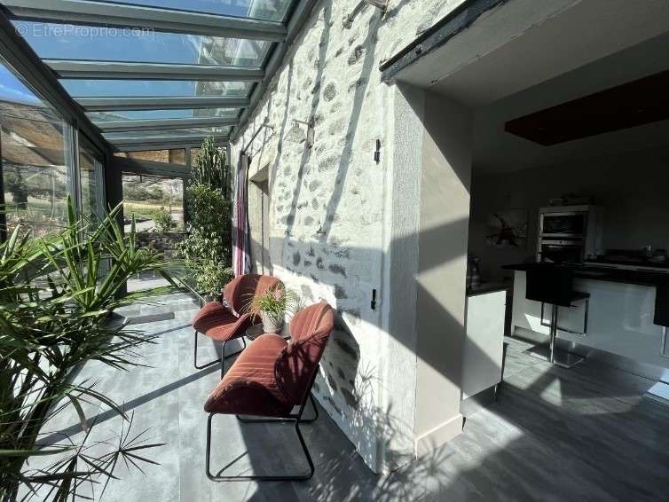 Maison à SAINT-VINCENT-DE-BARRES