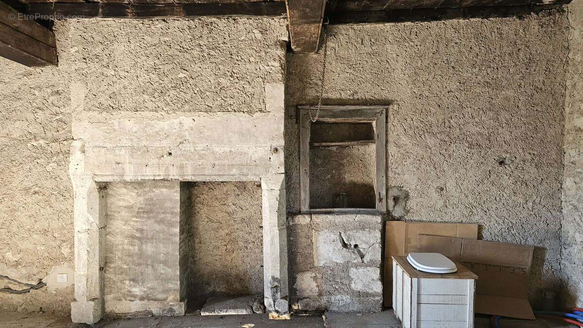 Maison à SAINT-MARTIAL-VIVEYROL