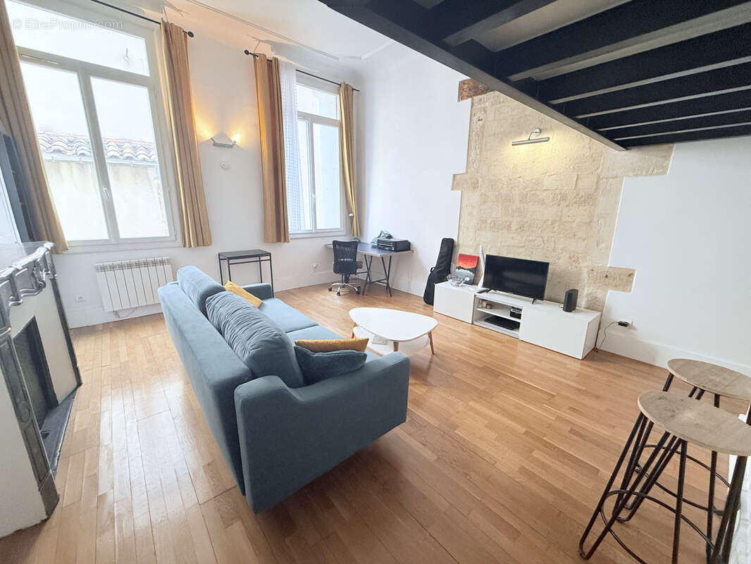 À VENDRE   Charmant studio entièrement rénové avec mezzanine, Place du Marché aux Fleurs à Montpellier - photo 2