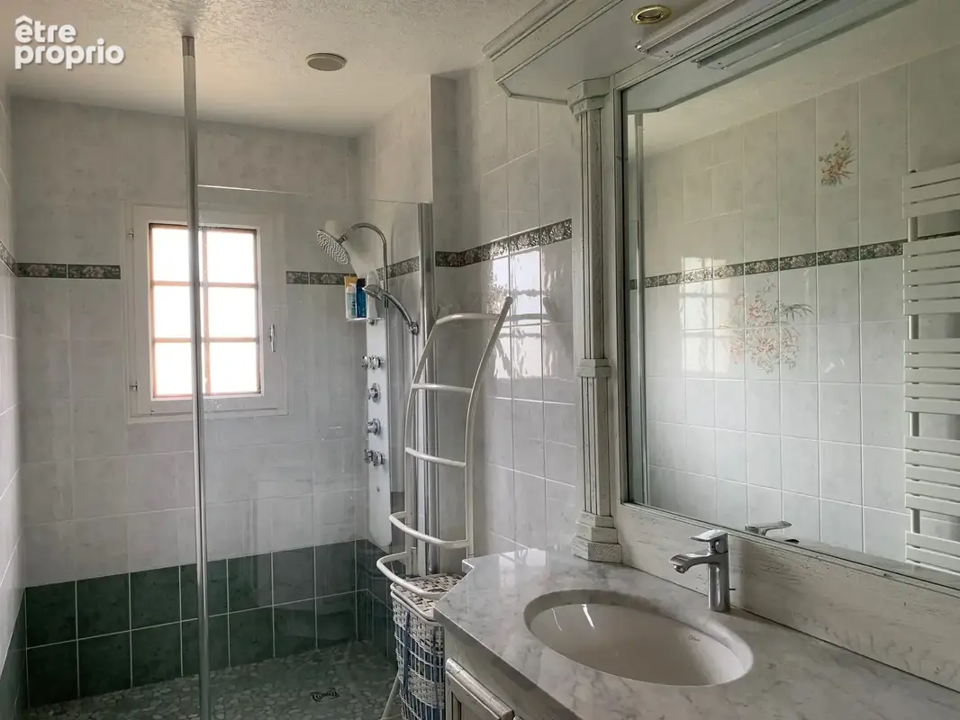 Maison 216m2 avec piscine et appart t2 - photo 8