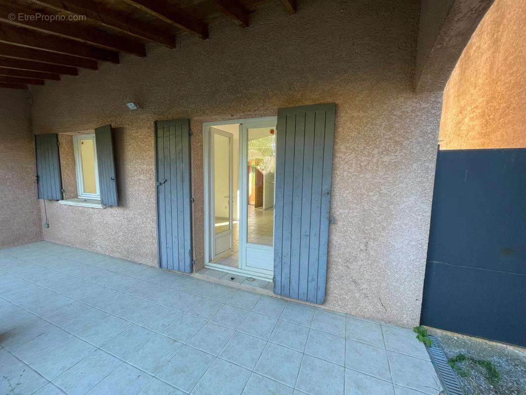 Maison à SAINT-JULIEN-LES-ROSIERS
