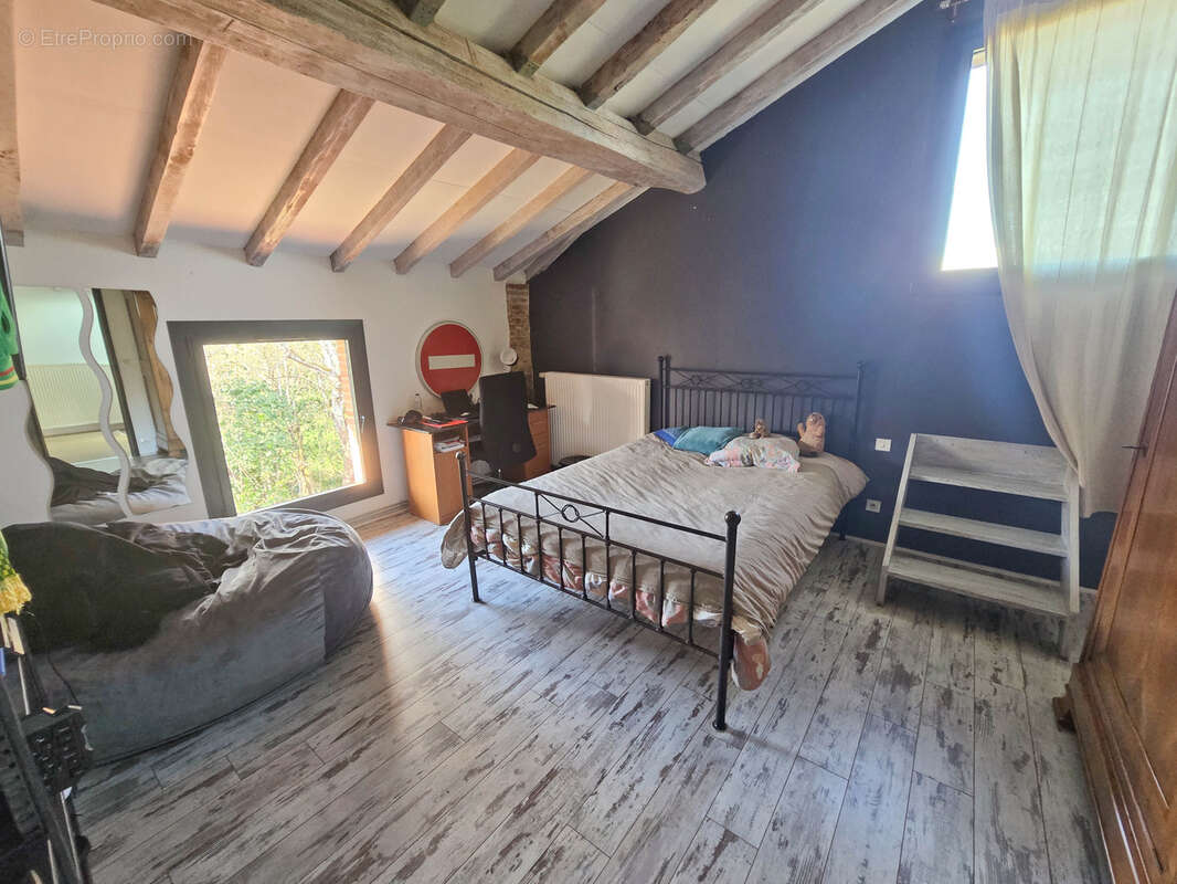 BOURG SAINT BERNARD, Maison atypique de 195 m2 à vendre. - photo 12