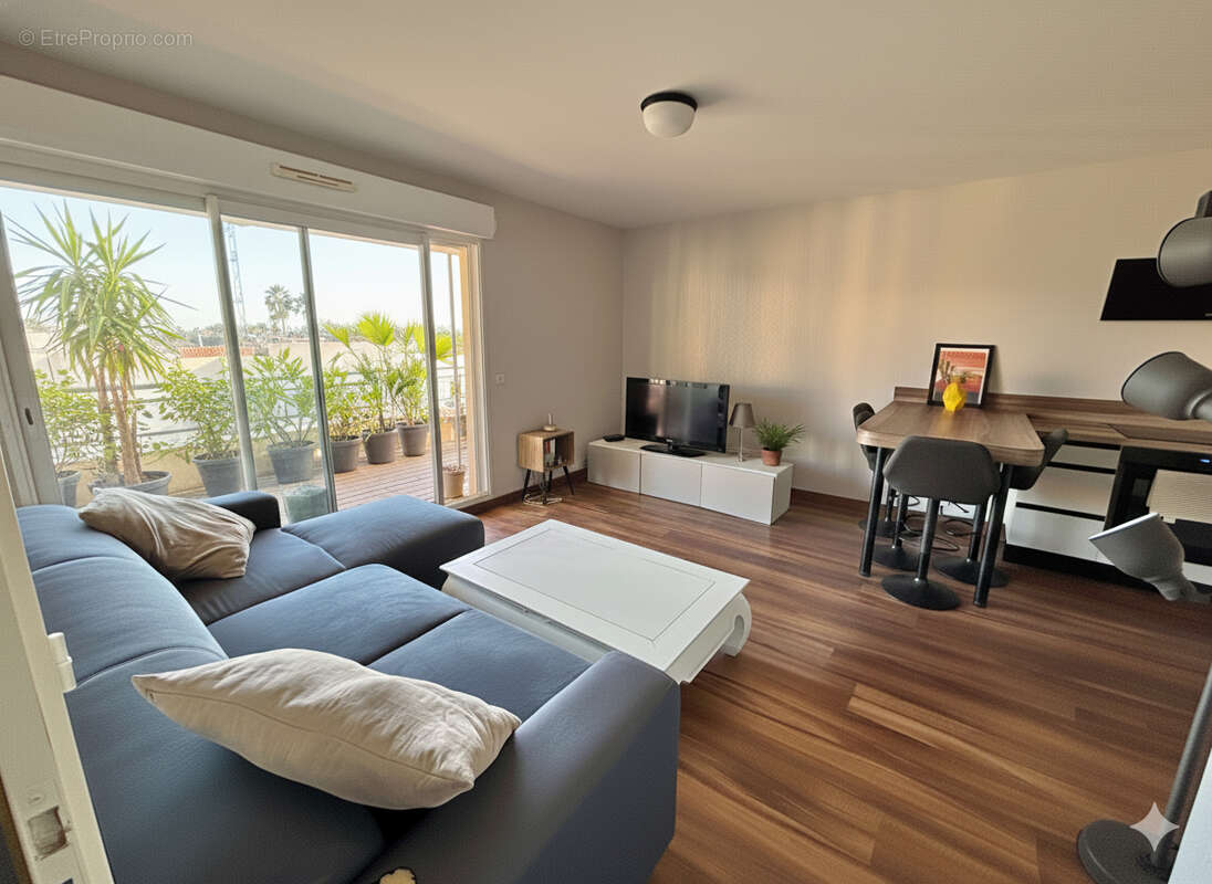 Appartement à SAINT-LAURENT-DU-VAR