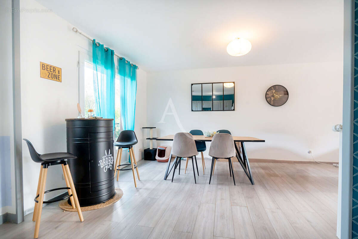 Maison à LE PUY-NOTRE-DAME