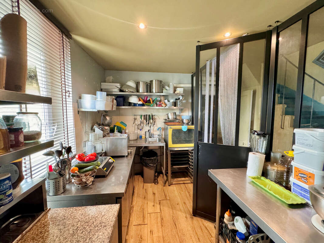 Commerce à VAISON-LA-ROMAINE