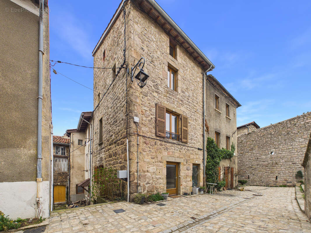 Maison à SAINT-BONNET-LE-CHATEAU