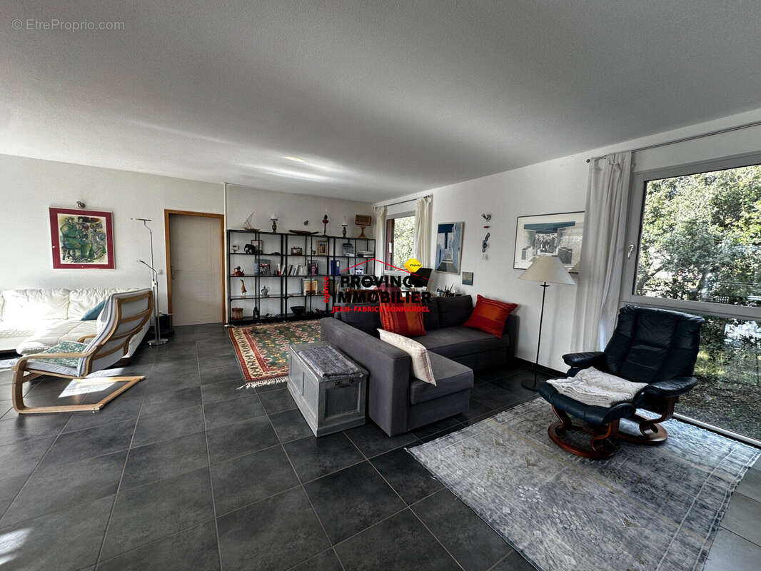 Maison 320 m² à Grignan  - photo 8