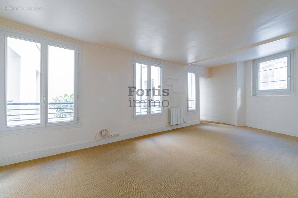 Appartement à PARIS-3E