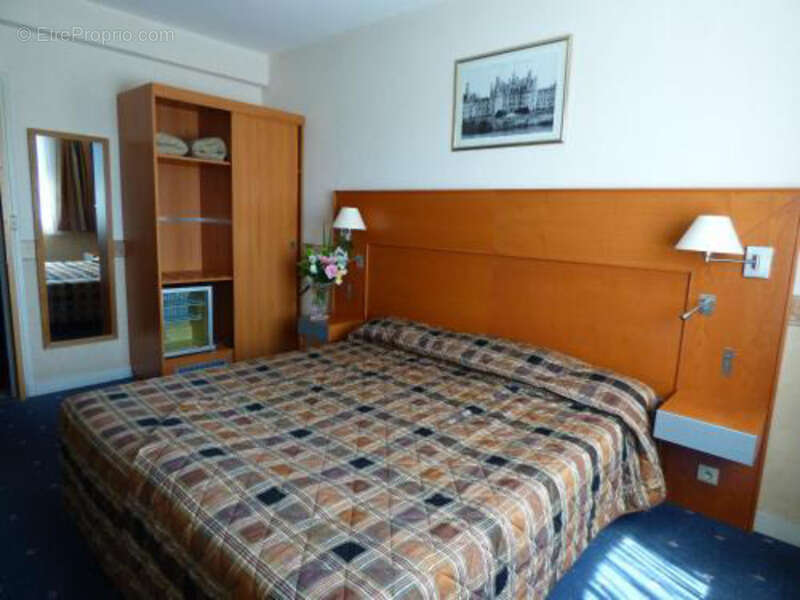 Commerce à MONTRICHARD