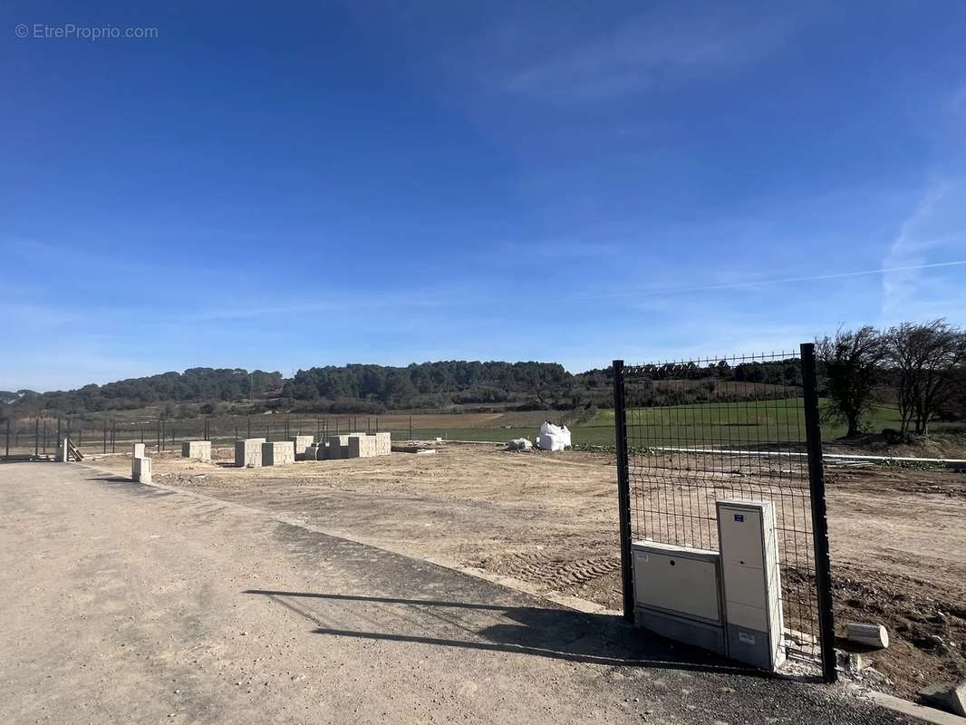 Terrain à AIGUES-VIVES