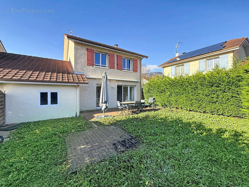 Maison à SAINT-GENIS-POUILLY