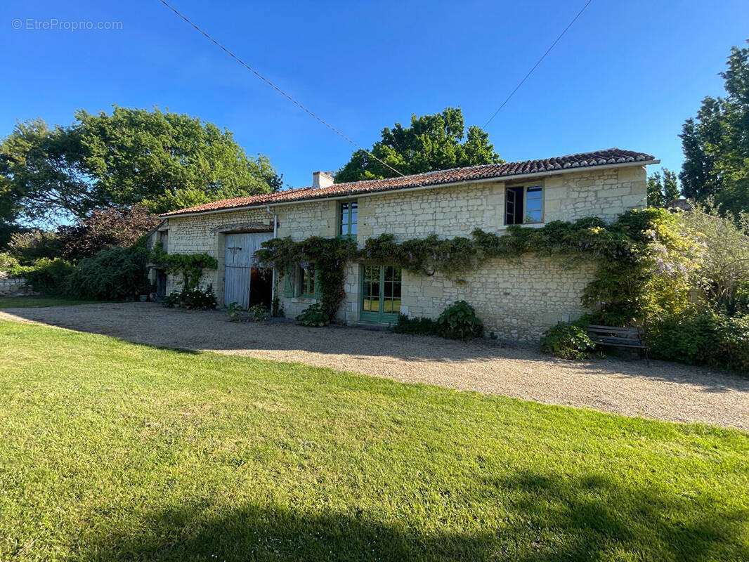 Maison à LES TROIS-MOUTIERS