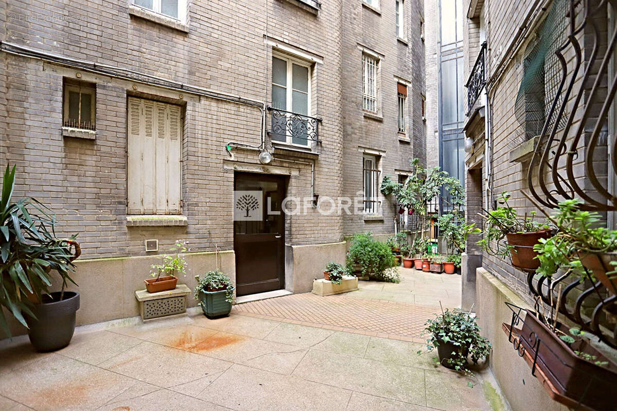 Appartement à PARIS-14E