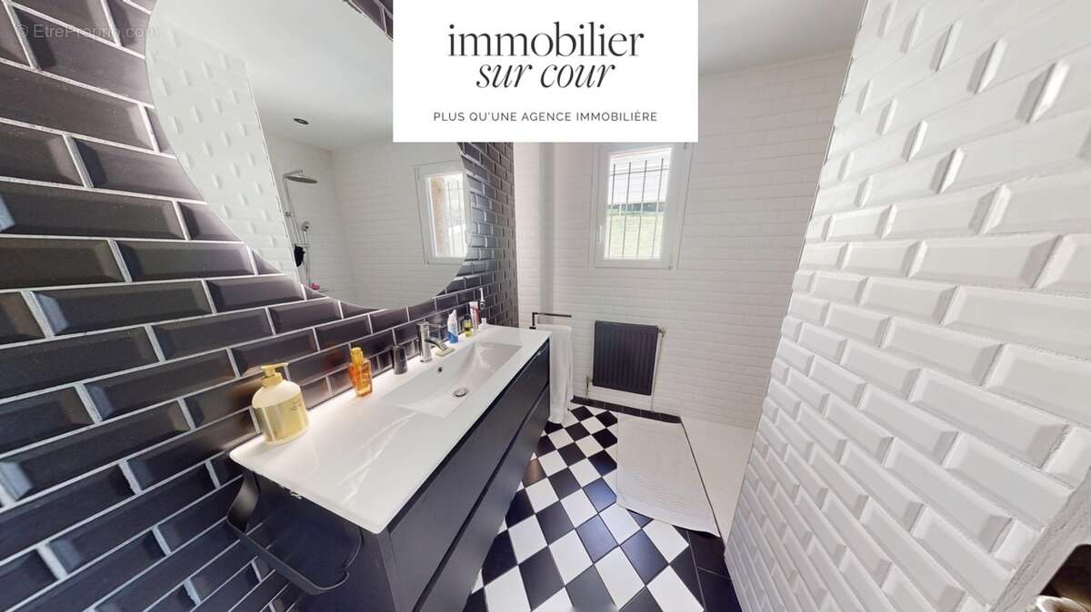 Maison à SAINT-GENEST-LERPT