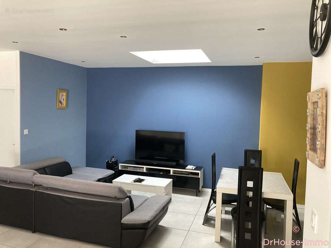 Appartement 107 m² à Unieux  - photo 20